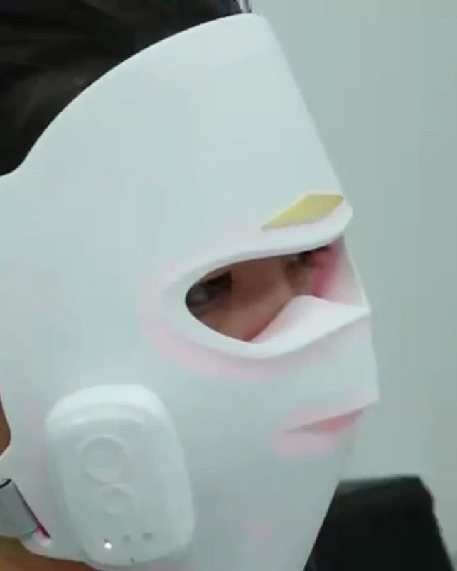 The Sorisse Mask worn during an evening session.