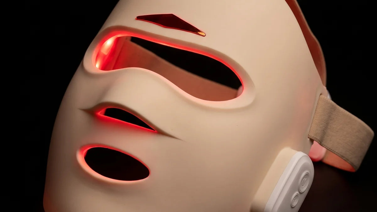 The Sorisse Mask worn, lit with deep red light.