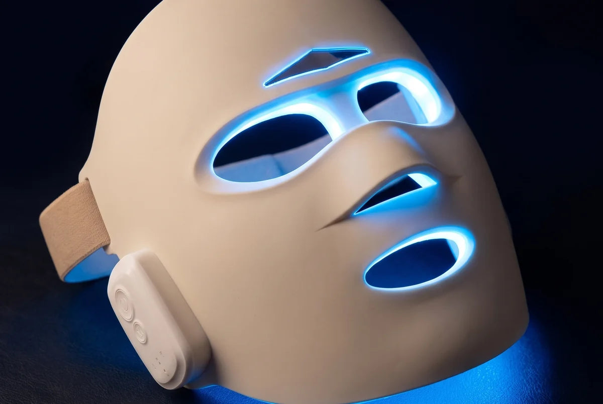 The mask worn with blue and red light running together.